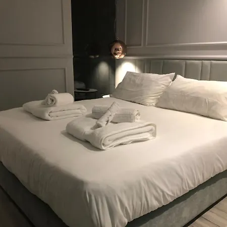 Zoe Apartment