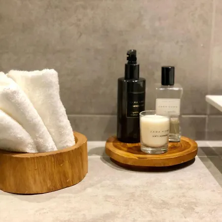 Zoe Apartman *